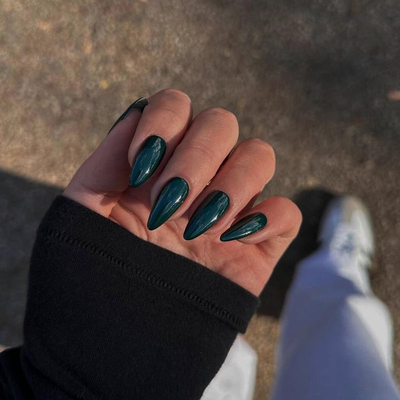KQueenest 48 Pcs Almond Press on Nails Medium Length, Emerald Green Fake Nails Press on, Solid Color Stiletto Glue on Nails Medium, Gel Stick on Nails for Women Winter Wear - Image 2